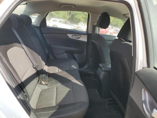 3KPF24AD9NE430721 - 2022 KIA FORTE FE WHITE photo 10