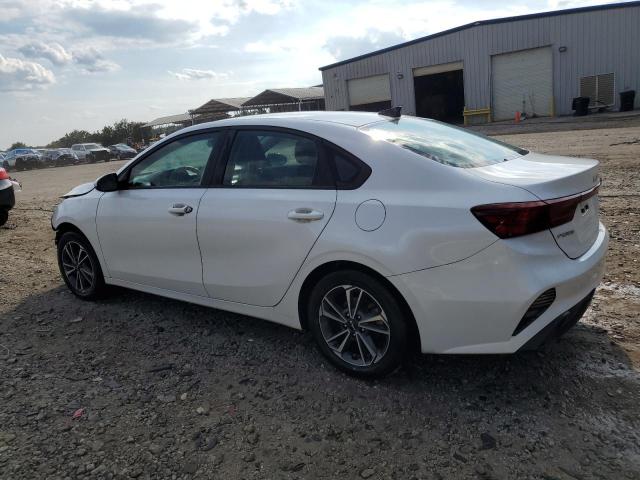 3KPF24AD9NE430721 - 2022 KIA FORTE FE WHITE photo 2