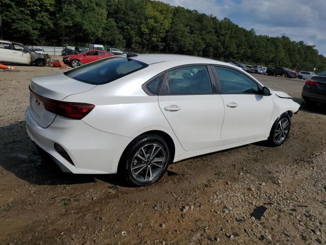 3KPF24AD9NE430721 - 2022 KIA FORTE FE WHITE photo 3
