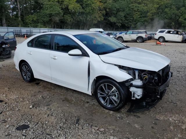 3KPF24AD9NE430721 - 2022 KIA FORTE FE WHITE photo 4