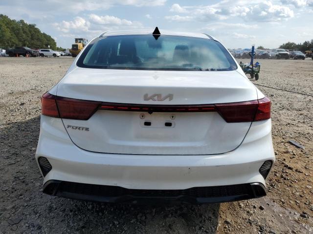 3KPF24AD9NE430721 - 2022 KIA FORTE FE WHITE photo 6