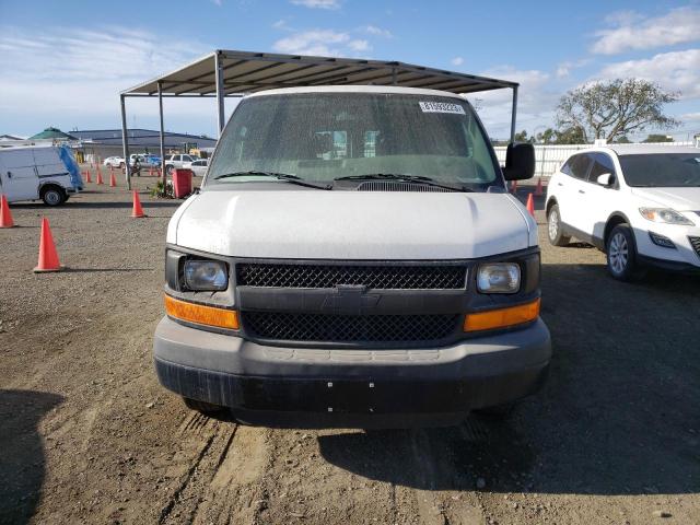 1GCWGFCB1D1902694 - 2013 CHEVROLET EXPRESS G2 WHITE photo 5