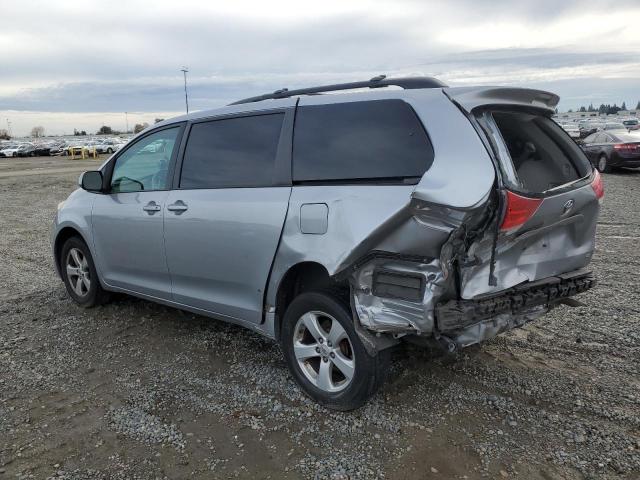 5TDKK3DC8CS239550 - 2012 TOYOTA SIENNA LE SILVER photo 2