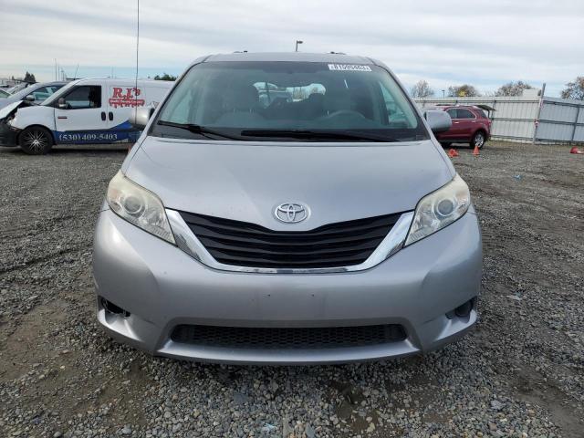 5TDKK3DC8CS239550 - 2012 TOYOTA SIENNA LE SILVER photo 5