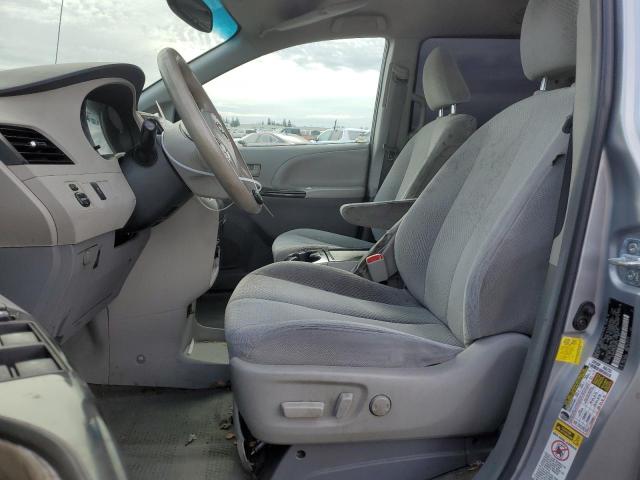 5TDKK3DC8CS239550 - 2012 TOYOTA SIENNA LE SILVER photo 7