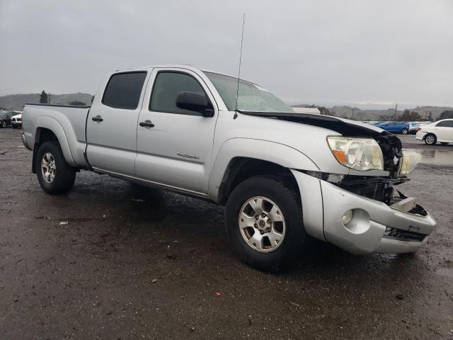 5TEKU72N57Z353665 - 2007 TOYOTA TACOMA DOUBLE CAB PRERUNNER LONG BED SILVER photo 4