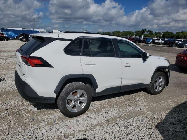 2T3P1RFV5MW162159 - 2021 TOYOTA RAV4 XLE 白色 照片 3