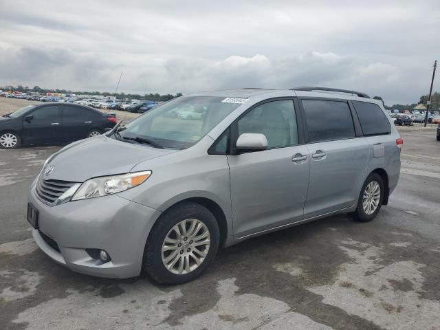2014 TOYOTA SIENNA XLE, 