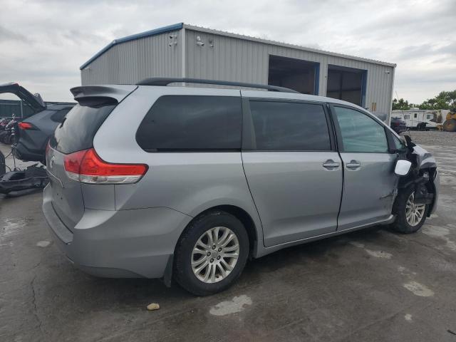 5TDYK3DC7ES474017 - 2014 TOYOTA SIENNA XLE SILVER photo 3