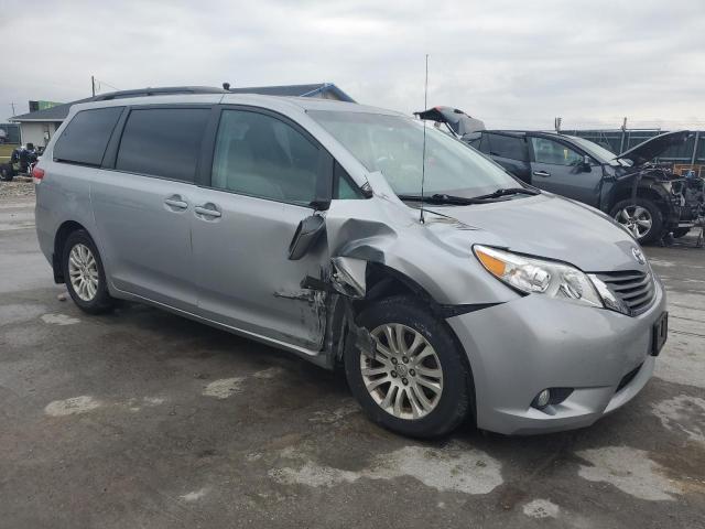 5TDYK3DC7ES474017 - 2014 TOYOTA SIENNA XLE SILVER photo 4