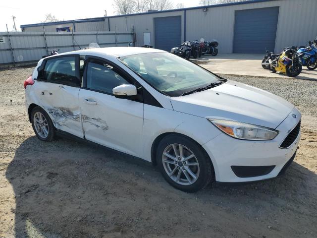 1FADP3K22FL381487 - 2015 FORD FOCUS SE WHITE photo 4