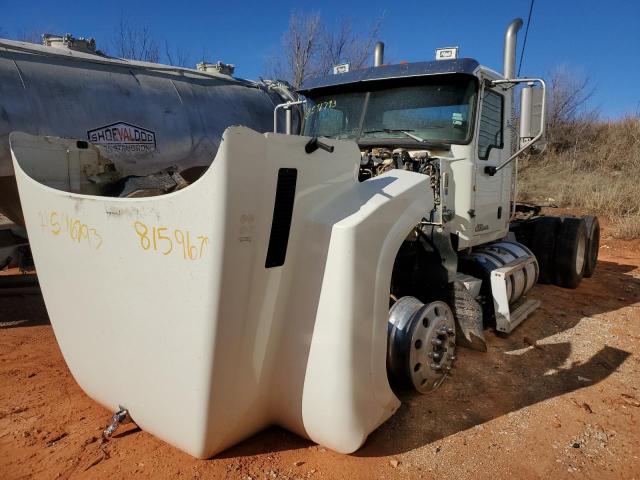 1M1AN07Y7FM018157 - 2015 MACK 600 CHU600 WHITE photo 2