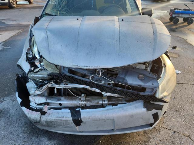 1FAHP34N09W258072 - 2009 FORD FOCUS S SILVER photo 11