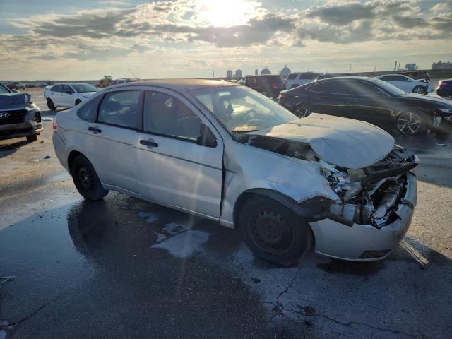 1FAHP34N09W258072 - 2009 FORD FOCUS S SILVER photo 4