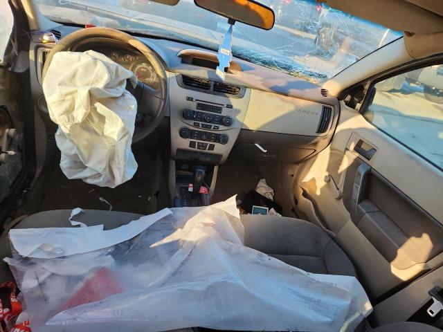 1FAHP34N09W258072 - 2009 FORD FOCUS S SILVER photo 8