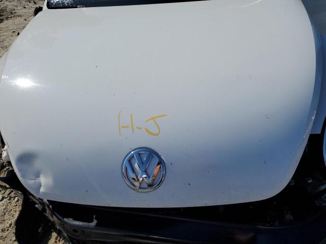 3VWFP7AT5CM644292 - 2012 VOLKSWAGEN BEETLE WHITE photo 11