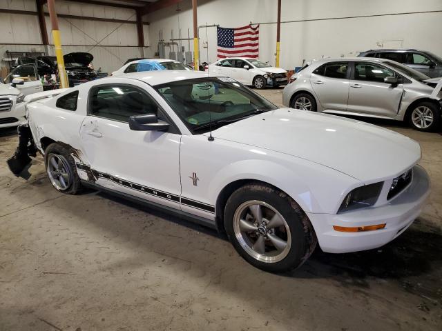 1ZVFT80N265218705 - 2006 FORD MUSTANG WHITE photo 4