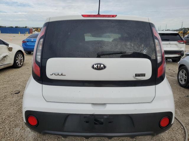 KNDJN2A23H7886254 - 2017 KIA SOUL WHITE photo 6