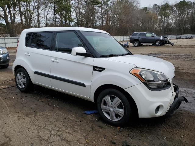 KNDJT2A52D7759358 - 2013 KIA SOUL WHITE photo 4