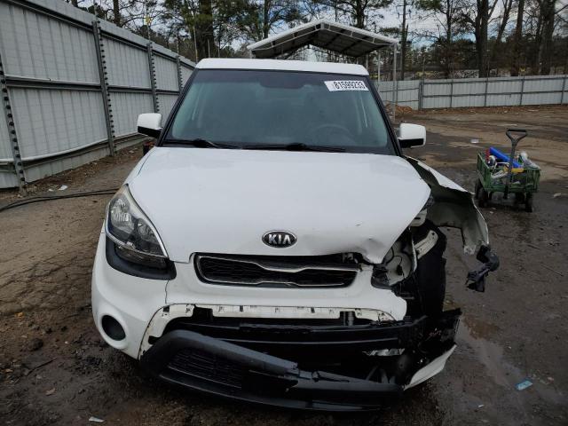 KNDJT2A52D7759358 - 2013 KIA SOUL WHITE photo 5