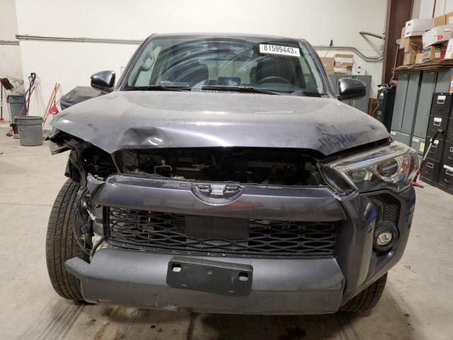 JTEMU5JR9N5996226 - 2022 TOYOTA 4RUNNER SR5/SR5 PREMIUM 灰色 照片 5