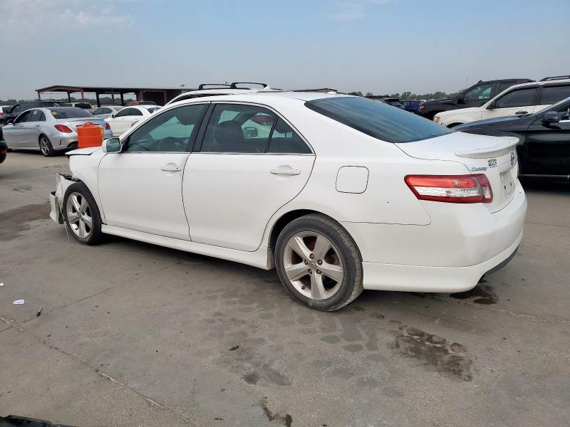 4T1BF3EK5BU650128 - 2011 TOYOTA CAMRY BASE WHITE photo 2