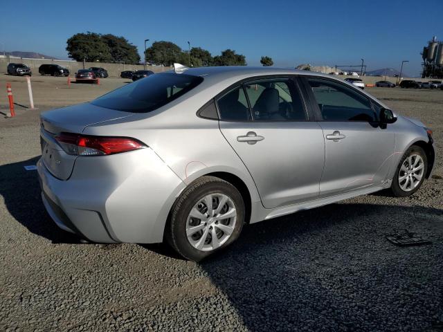5YFEPMAE0MP211553 - 2021 TOYOTA COROLLA LE SILVER photo 3