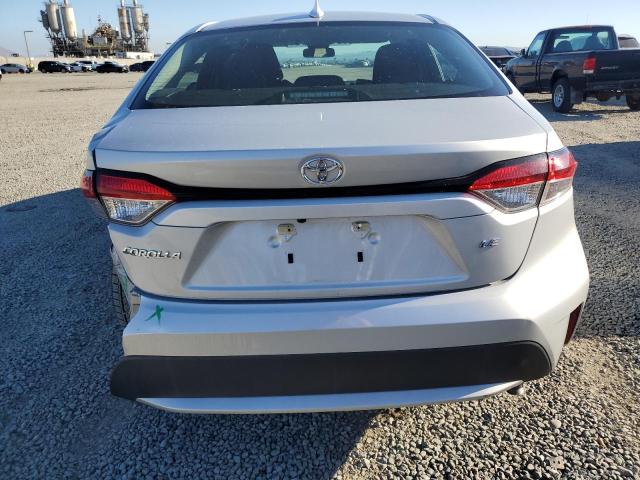 5YFEPMAE0MP211553 - 2021 TOYOTA COROLLA LE SILVER photo 6