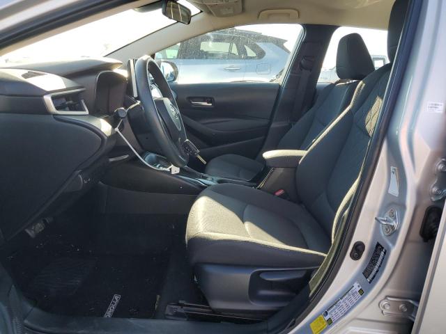 5YFEPMAE0MP211553 - 2021 TOYOTA COROLLA LE SILVER photo 7
