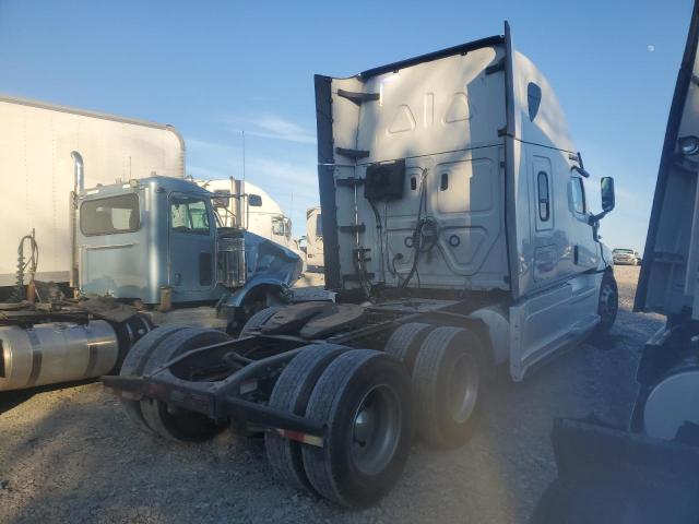 1FUJHHDR8KLKH8350 - 2019 FREIGHTLINER CASCADIA 1 WHITE photo 4