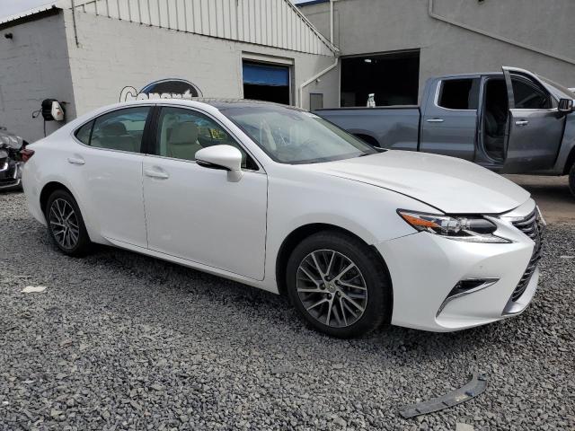 58ABK1GG5JU092569 - 2018 LEXUS ES 350 თეთრი ფოტო 4