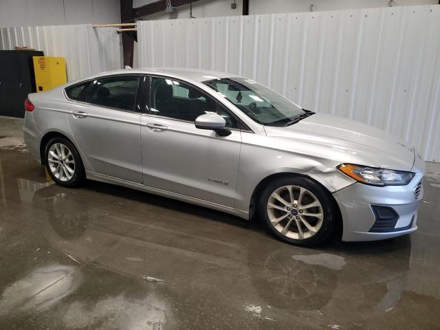 3FA6P0LU3KR139567 - 2019 FORD FUSION SE 银色 照片 4