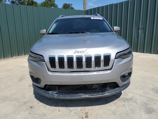 1C4PJLCB8KD470931 - 2019 JEEP CHEROKEE LATITUDE Srebrny zdjęcie 5