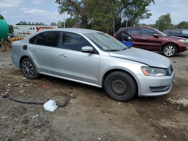 1VWAP7A36EC019267 - 2014 VOLKSWAGEN PASSAT S SILVER photo 4