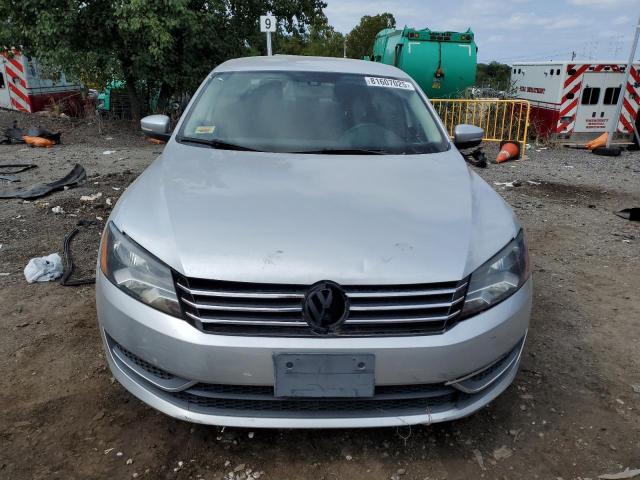 1VWAP7A36EC019267 - 2014 VOLKSWAGEN PASSAT S SILVER photo 5