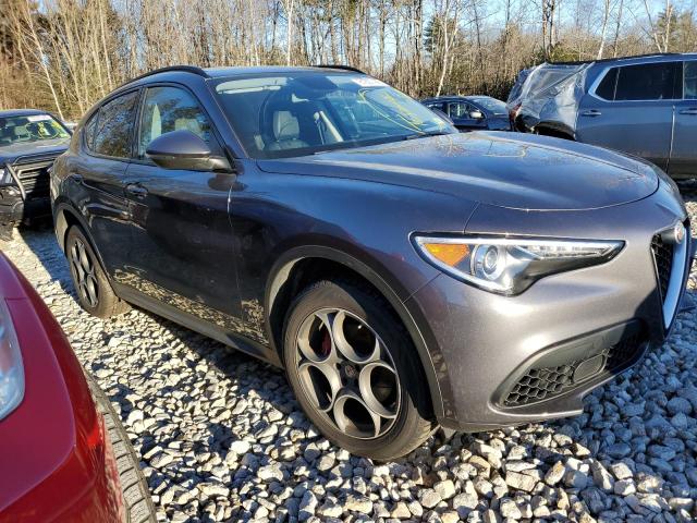 ZASFAKPN4J7B65067 - 2018 ALFA ROMEO STELVIO SPORT GRAY photo 4