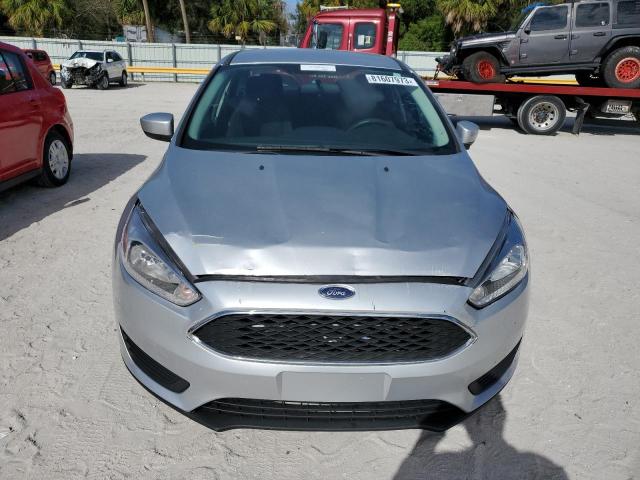 1FADP3F23JL295561 - 2018 FORD FOCUS SE SILVER photo 5