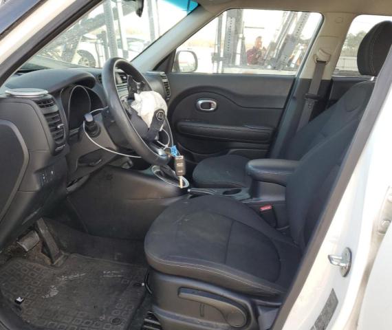 KNDJN2A21E7027255 - 2014 KIA SOUL WHITE photo 7