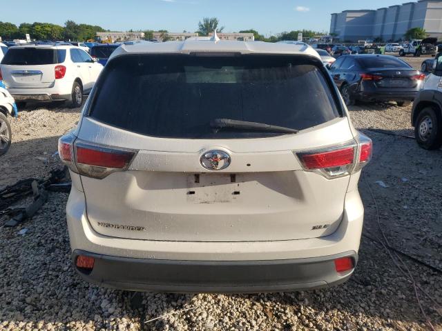 5TDKZRFH8KS567203 - 2019 TOYOTA HIGHLANDER SE 白色 照片 6