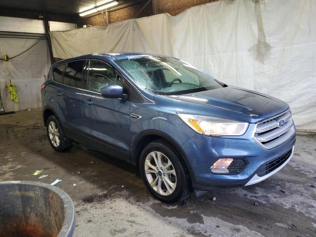 1FMCU9GD7JUB38963 - 2018 FORD ESCAPE SE Blau Foto 4