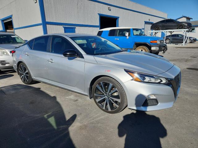 1N4BL4CV2KC204725 - 2019 NISSAN ALTIMA SR ვერცხლისფერი ფოტო 4