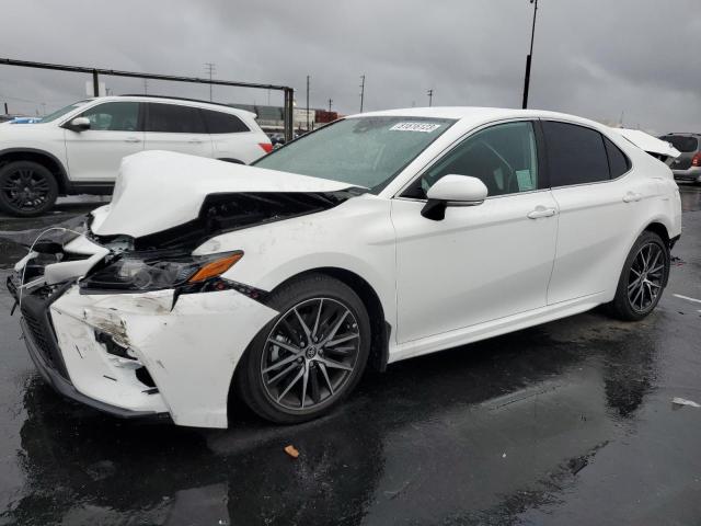 4T1G11AK8RU211191 - 2024 TOYOTA CAMRY SE NIGHT SHADE WHITE photo 1