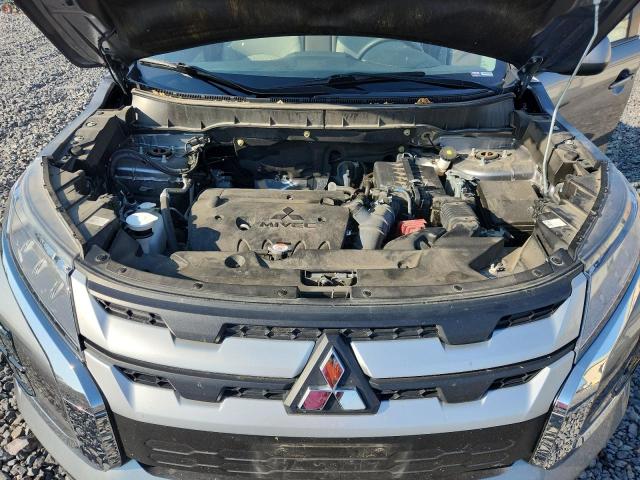 JA4APUAU1MU001160 - 2021 MITSUBISHI OUTLANDER ES SILVER photo 11