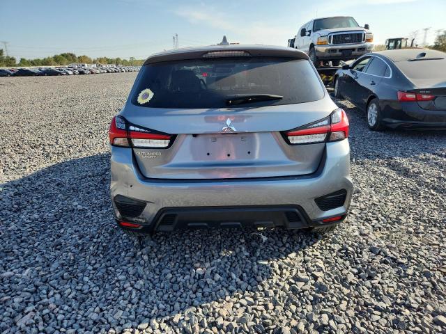 JA4APUAU1MU001160 - 2021 MITSUBISHI OUTLANDER ES SILVER photo 6