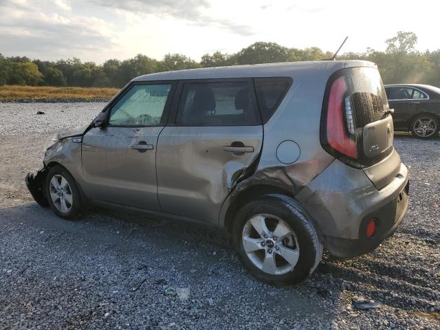 KNDJN2A22J7613134 - 2018 KIA SOUL Сұр фото 2