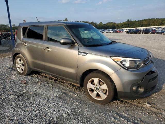 KNDJN2A22J7613134 - 2018 KIA SOUL Сұр фото 4