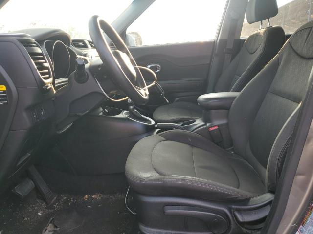 KNDJN2A22J7613134 - 2018 KIA SOUL Сұр фото 7