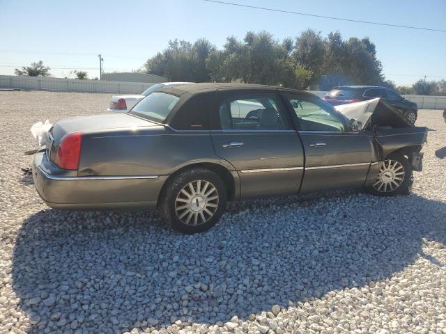 1LNHM81W14Y627379 - 2004 LINCOLN TOWN CAR EXECUTIVE Շագանակագույն լուսանկար 3