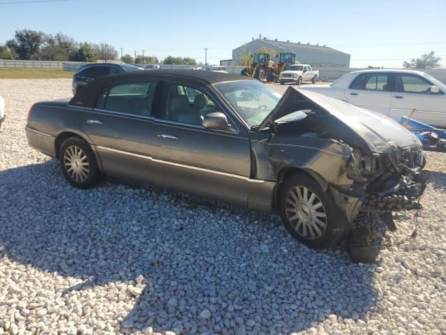 1LNHM81W14Y627379 - 2004 LINCOLN TOWN CAR EXECUTIVE Շագանակագույն լուսանկար 4