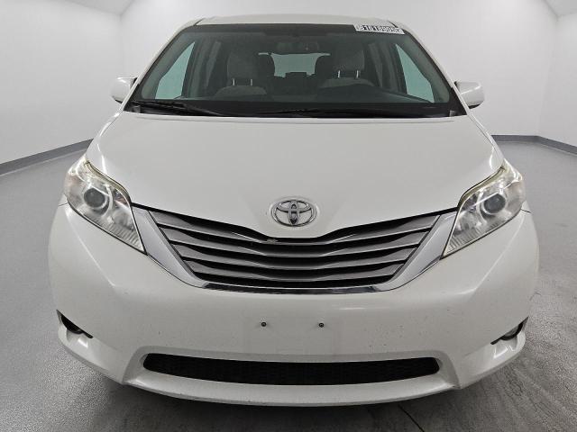 5TDYZ3DC6HS826178 - 2017 TOYOTA SIENNA XLE 白色 照片 5